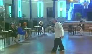 Un extrait du film  Le bal