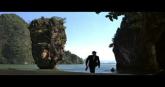 Un extrait du film  L homme au pistolet d or