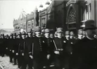 Extrait vidéo du film  Chicago défilé de policemen