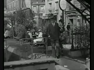 Un extrait du film  Hôtel du Nord