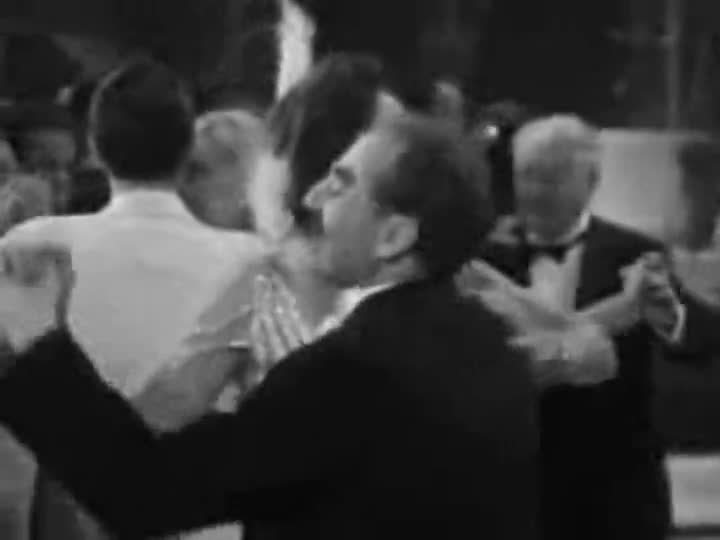 Un extrait du film  Un Jour aux courses