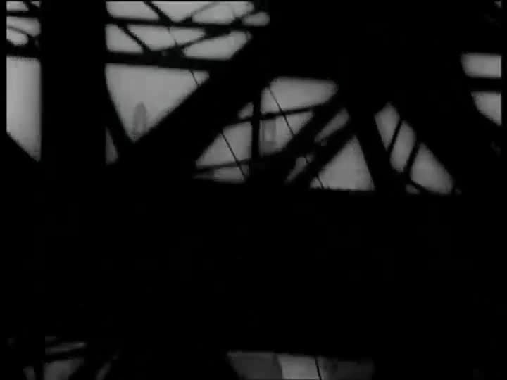 Extrait vidéo du film  Panorama pendant l ascension de la Tour Eiffel