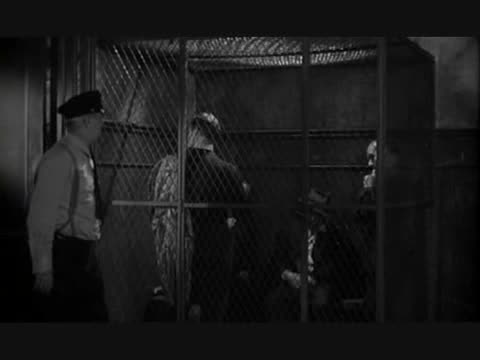 Un extrait du film  L Homme à la peau de serpent