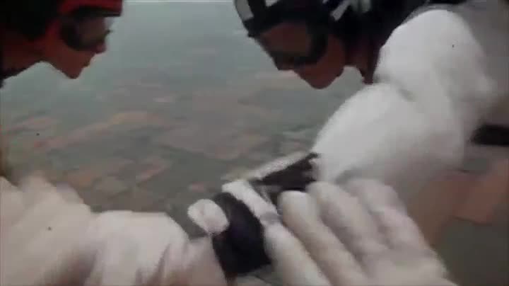 Extrait vidéo du film  Les Parachutistes arrivent