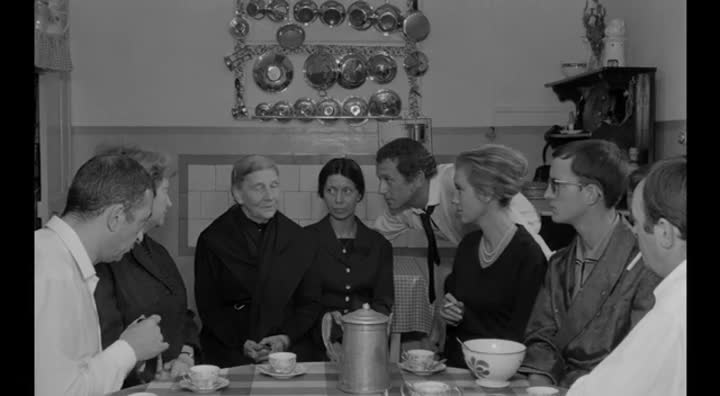 Un extrait du film  La Vieille dame indigne