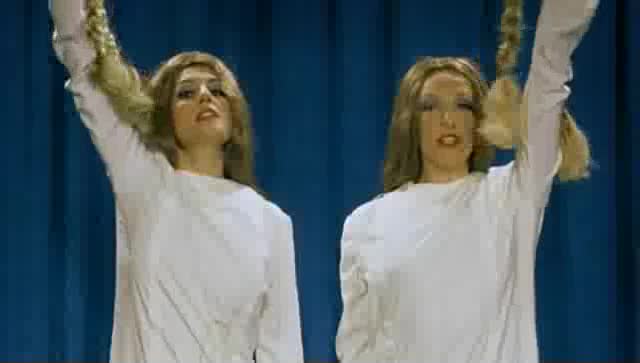 Un extrait du film  Connie et Carla