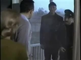 Un extrait du film  Les Russes arrivent les Russes arrivent