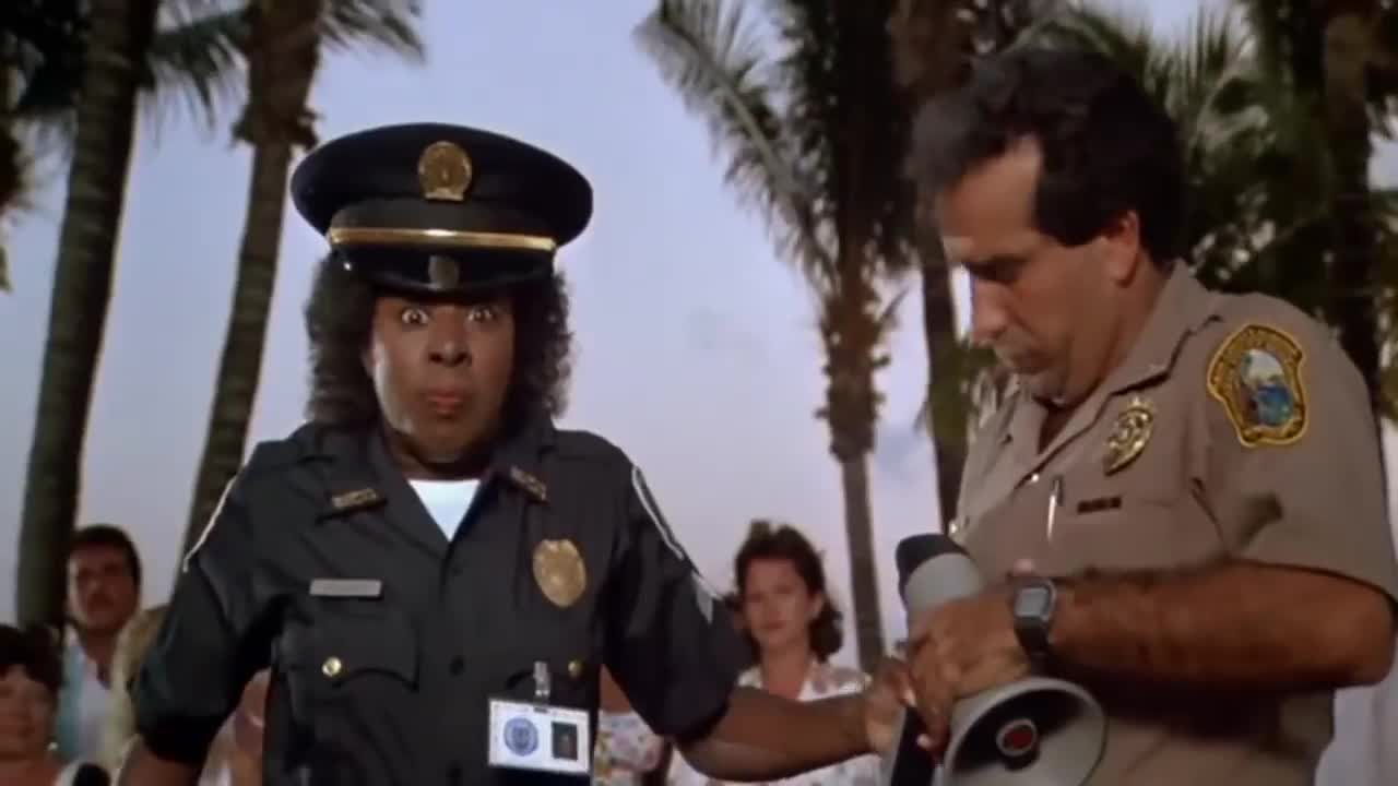 Extrait vidéo du film  Police Academy 5