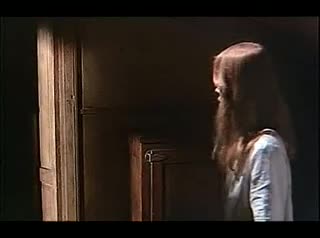 Un extrait du film  La Maison près du cimetière