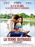 voir la fiche complète du film : La Terre outragée