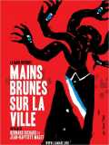 Mains brunes sur la ville