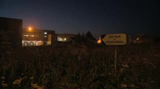 Extrait vidéo du film  Entrée du personnel