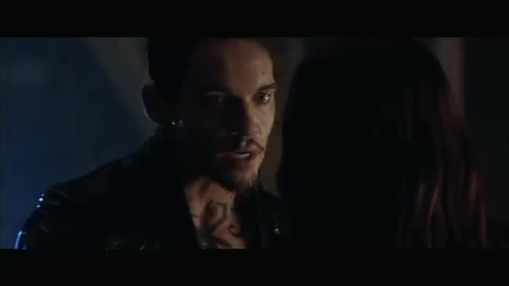Un extrait du film  The Mortal Instruments : La cité des ténèbres