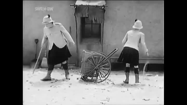 Un extrait du film  Bons pour le service