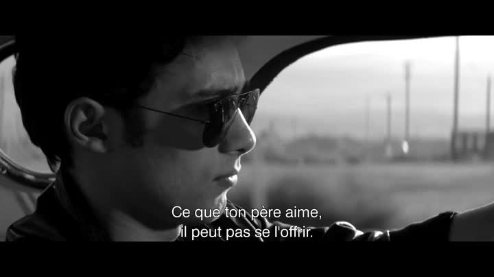 Extrait vidéo du film  A Girl Walks Home Alone at Night