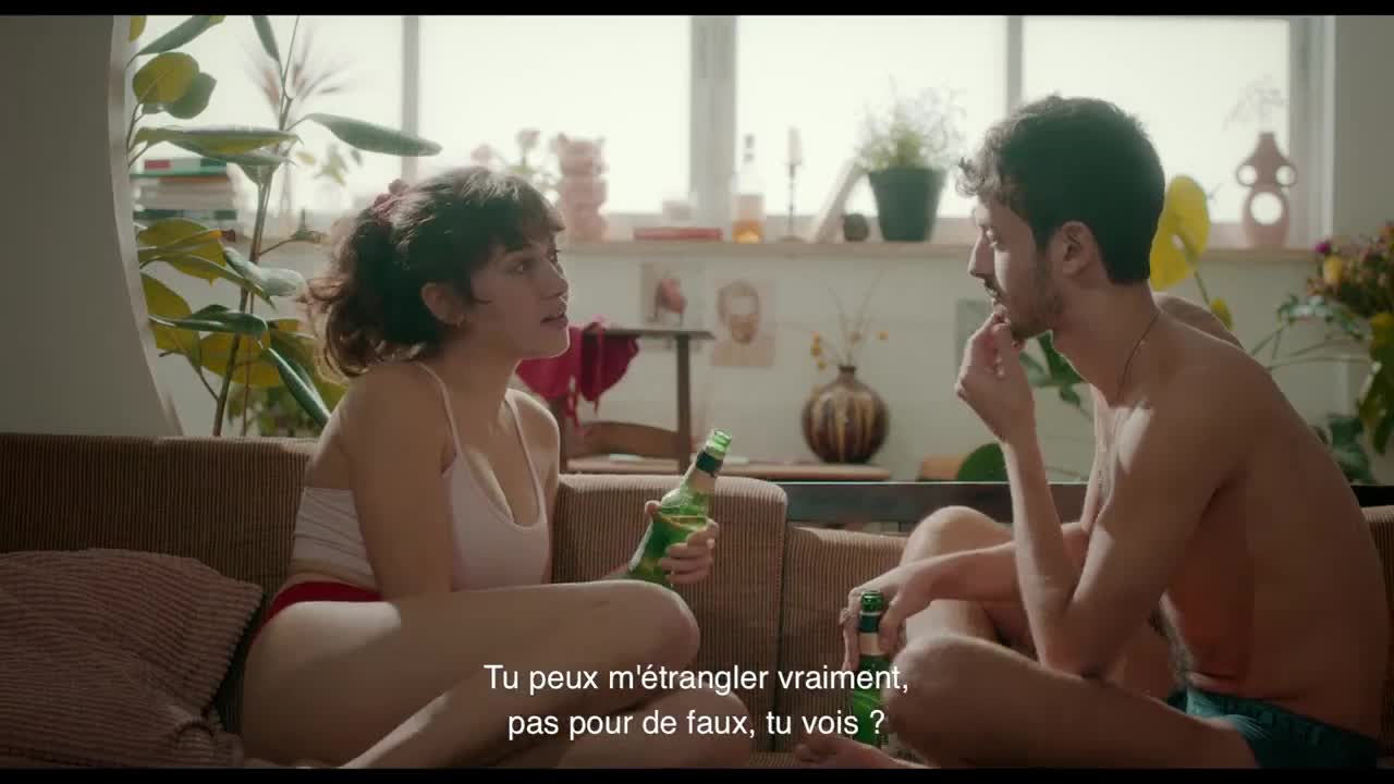 Extrait vidéo du film  All Eyes Off Me