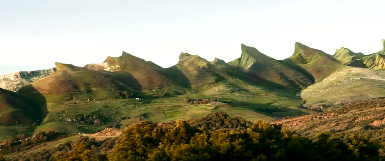 Extrait vidéo du film  Par-delà les montagnes