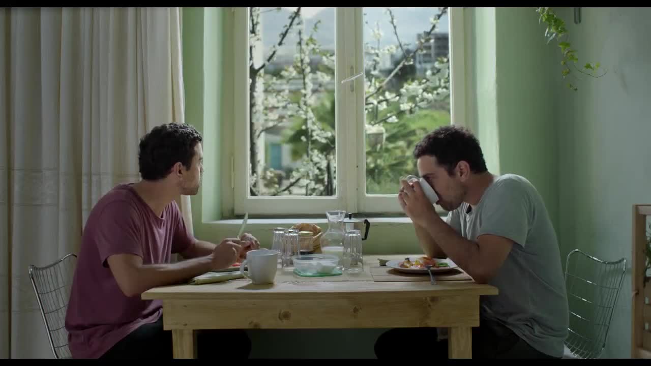 Extrait vidéo du film  A Cup of Coffee and New Shoes On