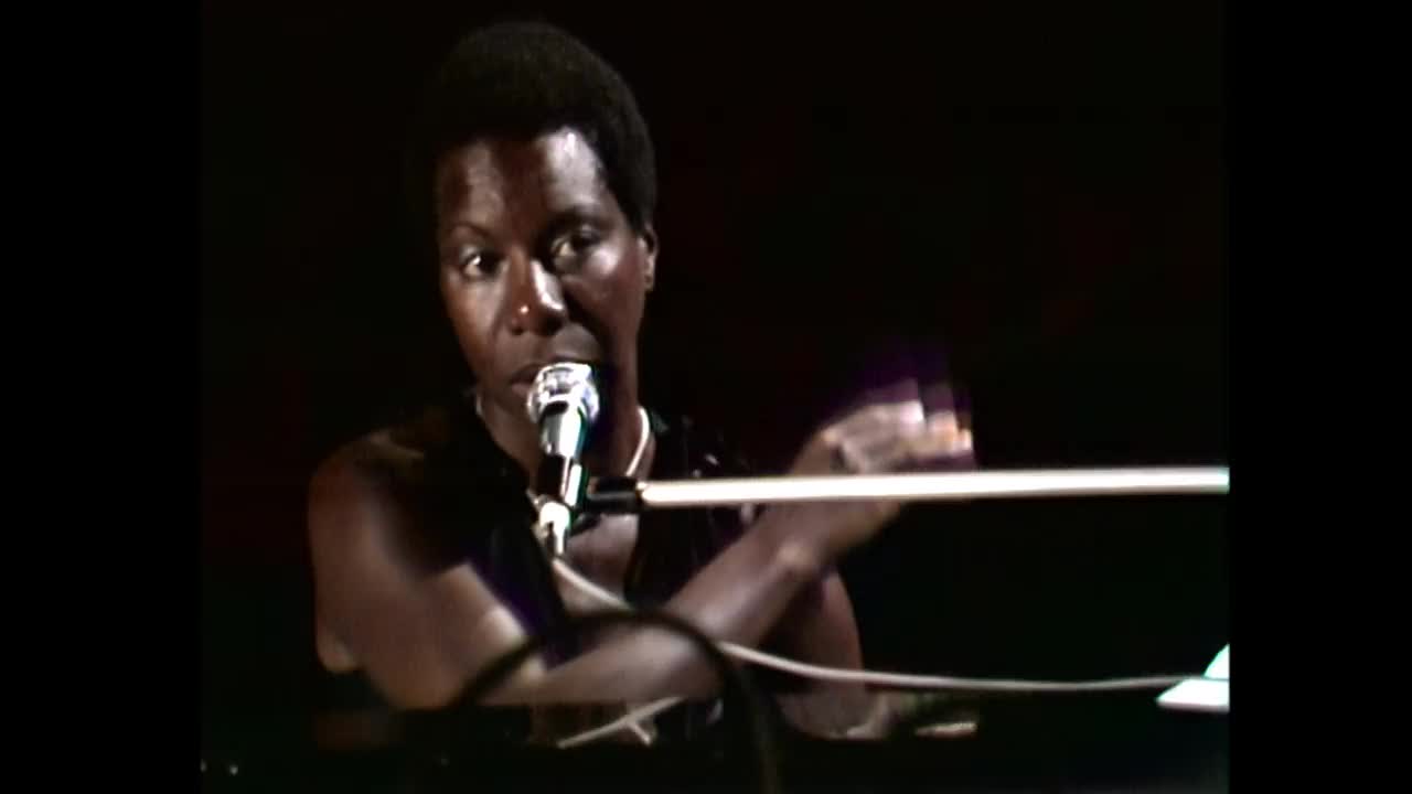 Extrait vidéo du film  What happened, miss simone?