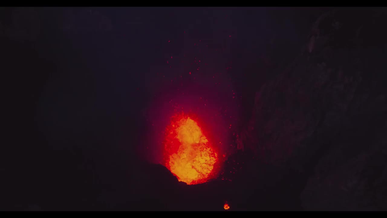 Extrait vidéo du film  Au fin fond de la fournaise