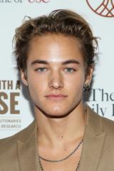 Mitchell Hoog