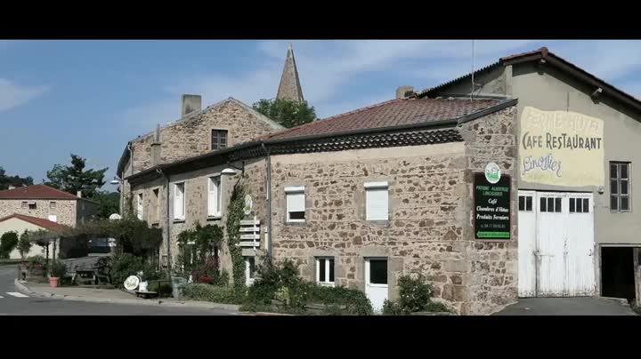 Extrait vidéo du film  Un village dans le vent